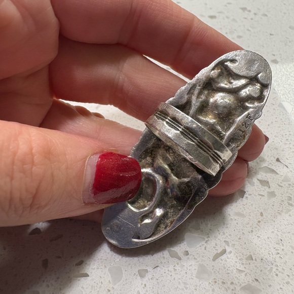 Elegant Sterling Silver Floral Ring - Picture 3 of 7